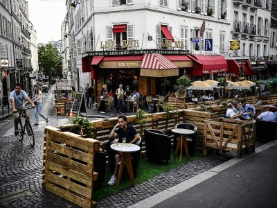 Terrasse de bar parisien, le 23 juillet 2020 - Christophe ARCHAMBAULT [AFP/Archives]
