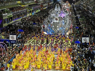 L'école de samba de Viradouro défile dans le Sambodrome lors du carnaval de Rio de Janeiro, le 23 février 2020 - MAURO PIMENTEL [AFP/Archives]