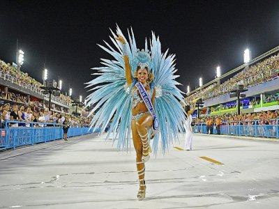 Une danseuse au Sambodrome de Rio de Janeiro lors du carnaval, le 23 février 2020 - CARL DE SOUZA [AFP/Archives]