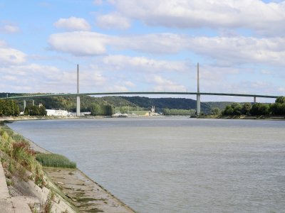 Un homme de 35 ans s'est suicidé depuis le pont de Brotonne vendredi 25 septembre vers 2h30 à hauteur de Caudebec-en-Caux.