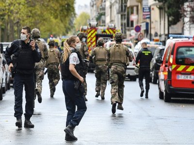 Soldats déployés à Paris après une attaque à l'arme blanche le 25 septembre 2020 près des anciens locaux de Charlie Hebdo - Alain JOCARD [AFP]