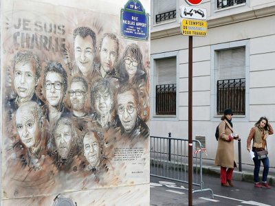 Fresque en hommage aux victimes de l'attaque à Charlie Hebdo, rue Nicolas Appert à Paris, où se trouvaient les locaux du journal en 2015 - FRANCOIS GUILLOT [AFP/Archives]