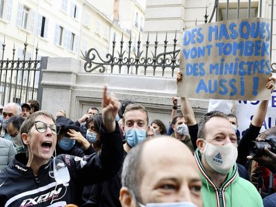 Manifestation de propriétaires de bars et de restaurants à Marseille, le 25 septembre 2020 - NICOLAS TUCAT [AFP]