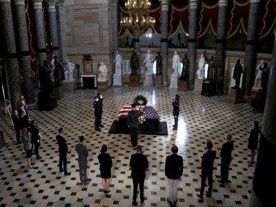 Hommage au Capitole devant la dépouille de la juge progressiste de la Cour suprême Ruth Bader Ginsburg, le 25 septembre 2020 à Washington - Greg Nash [POOL/AFP]
