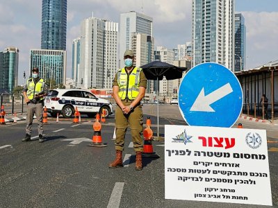 Contrôle routier à Tel Aviv pendant le confinement national en Israël, le 25 septembre 2020 - MENAHEM KAHANA [AFP]