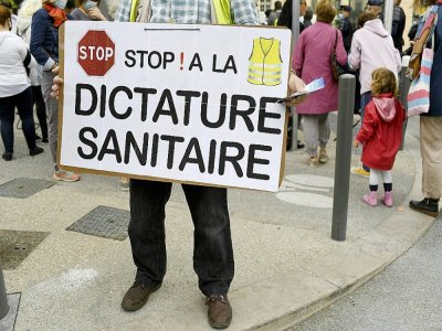 Manifestation contre les nouvelles restrictions à Marseille, dans le sud de la France, le 25 septembre 2020 - NICOLAS TUCAT [AFP]