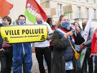 Les manifestants ont pris la parole devant la préfecture de la Seine-Maritime. - Guillaume Lemoine