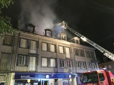 Un incendie s'est déclaré dans la soirée du dimanche 27 septembre dans le centre-ville de Vire. - Hubert Pioger