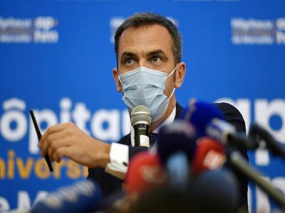 Le ministre de la Santé Olivier Véran en conférence de presse lors d'une visite à l'hôpital de La Timone, le 25 septembre 2020 à Marseille - CHRISTOPHE SIMON [POOL/AFP/Archives]