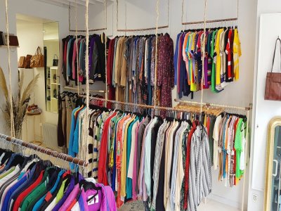 La Friperie Cherbourgeoise propose des vêtements de seconde main, en très bon état, pour hommes, femmes et enfants au 55-57 Rue au Blé. 