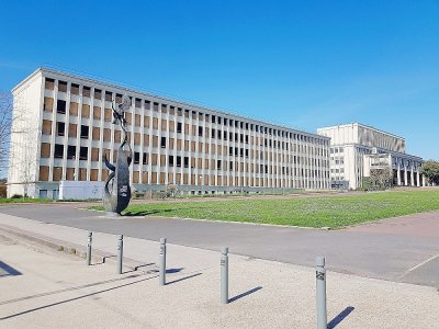 Depuis un mois, plus de 26 000 étudiants sont retournés sur les bancs de l'université Caen Normandie.
