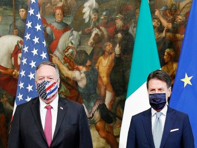 Le secrétaire d'Etat américain Mike Pompeo rencontre le Premier ministre italien Giuseppe Conte à Rome le 30 septembre 2020 - GUGLIELMO MANGIAPANE [POOL/AFP]