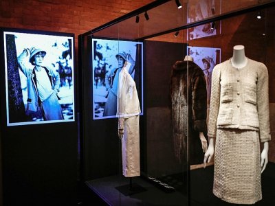 L'exposition "Gabrielle Chanel. Manifeste de mode" au palais Galliera à Paris, le 25 septembre 2020 - STEPHANE DE SAKUTIN [AFP]