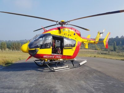 L'hélicoptère de la Sécurité civile Dragon 50 est basé à Donville-les-Bains depuis 1963. Il est médicalisé seulement depuis 2017.