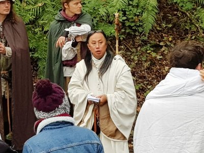 Bô Gaultier de Kermoal, acteur de Kaamelott, interprète lui aussi un druide dans Brocéliande.