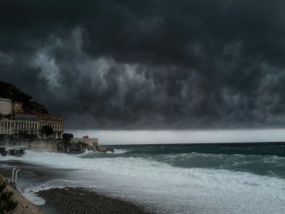 La promenade des Anglais à Nice frappée par la tempête le 2 octobre 2020 - Valery HACHE [AFP]