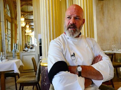 Philippe Etchebest dans son restaurant "Le Quatrième Mur" à Bordeaux, le 30 septembre 2020 - MEHDI FEDOUACH [AFP]