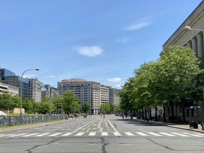 Le centre-ville de Washington DC déserté le 16 mai 2020. La maire Muriel Bowser a mené une politique stricte pour garder la pandémie de Covid-19 sous contrôle. 95% des employés de "downtown" étaient toujours en télétravail fin juillet - Daniel SLIM [AFP]