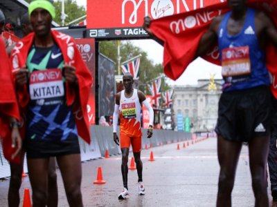 Le Kényan Eliud Kipchoge, immense favori, termine seulement 8e du marathon de Londres, le 4 octobre 2020 - Richard Heathcote [POOL/AFP]