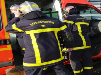 Près d'une dizaine de sapeurs-pompiers sont intervenus pour porter secours aux blessés dans une collision à Saint-Aubin-sur-Scie lundi 5 octobre.