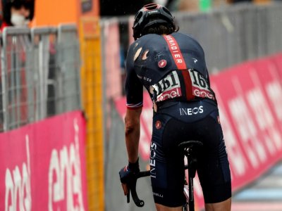 Le Gallois Geraint Thomas après sa chute lors de la 3e étape du Tour d'Italie le 5 octobre 2020 - Luca BETTINI [AFP]
