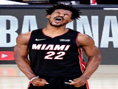 La frustration de Jimmy Butler, du Miami Heat, au cours du match N.4 de la série en finale NBA le 6 octobre 2020 à Lake Buena Vista en Floride - Douglas P. DeFelice [GETTY IMAGES NORTH AMERICA/AFP]