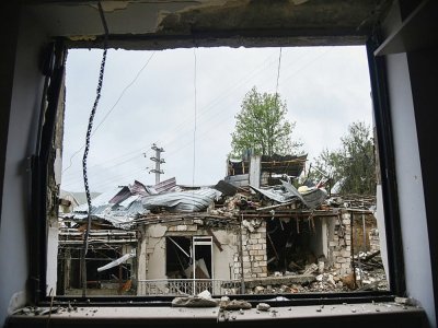 Des bâtimpents détruits par les bombardements dans la ville de Stepanakert au Nagorny Karabakh le 6 octobre 2020 - Davit Ghahramanyan [NKR Infocenter/AFP]