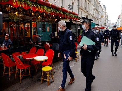 Des policiers patrouillent le 6 octobre 2020 à Paris - THOMAS COEX [AFP/Archives]