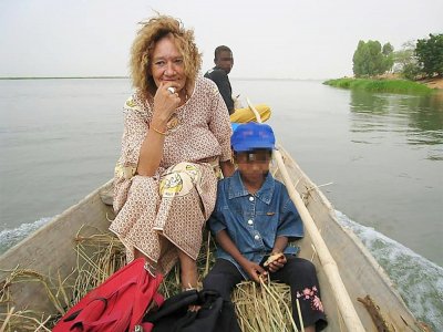 Sophie Pétronin en Afrique sur une photo prise à une date indéterminée et publiée par son comité de soutien "Libérons Sophie" - Handout [www.liberons-sophie.fr/AFP/Archives]