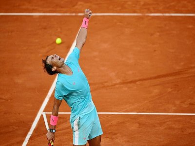 L'Espagnol Rafael Nadal exulte après sa victoire sur l'Argentin Diego Schwartzman en demi-finale de Roland-Garros, le 9 octobre 2020 - MARTIN BUREAU [AFP]