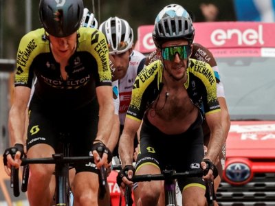 Simon Yates (à droite) sur le Tour d'Italie, le 5 octobre 2020 sur l'étape de l'Etna - Luca BETTINI [AFP]