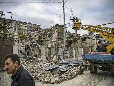 Les dégâts provoqués par un bombardement, le 10 octobre 2020 à Stepanakert, dans le Nagorny-Karabakh - ARIS MESSINIS [AFP]