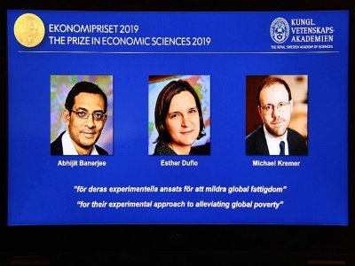 La Franco-américaine Esther Duflo et les Américains Abhijit Banerjee et Michael Kremer récompensés par le prix Nobel d'Economie, le 14 octobre 2019 à Stockholm - Jonathan NACKSTRAND [AFP/Archives]