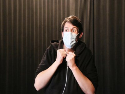 Alexandre Serrano, comédien, metteur en scène et co-directeur du théâtre Papillon Noir, à Caen :"Le masque n'empêche pas d'exprimer ses émotions."