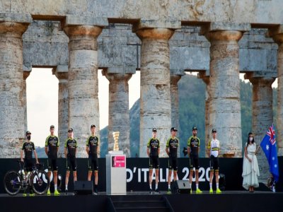 L'équipe australienne Mitchelton, lors de la cérémonie d'ouverture du Giro, le 1 octobre 2020 à Palerme en Sicile - Luca Bettini [AFP/Archives]