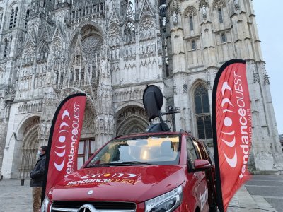 Tendance Ouest est installée sur le parvis de la cathédrale de Rouen ce mercredi 14 octobre, pour la première de la nouvelle émission J'aime ma ville.