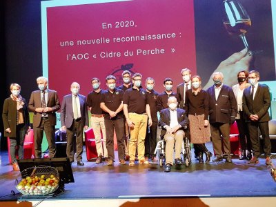 Producteurs et acteurs de la labellisation ont célébré l'Appellation d'origine contrôlée Cidre du Perche mercredi 14 octobre, à Mortagne-au-Perche.
