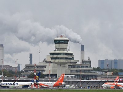 L'aéroport de Berlin avec des appareils de EasyJet et Ryanair sur le tarmac le 15 octobre 2020 - John MACDOUGALL [AFP]