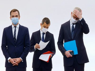 Les ministres de la Santé Olivier Veran (G), de l'intérieur Gérald Darmanin (C) et de l'Economie et des Finances Bruno Le Maire (D) lors d'un point presse le 15 octobre 2020 à Paris - Ludovic MARIN [POOL/AFP]