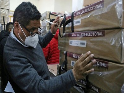 Préparation du matériel électoral à La Paz, le 16 octobre 2020 - Luis GANDARILLAS [AFP]