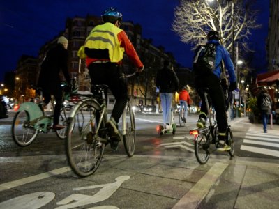 Des cyclistes à Paris en décembre 2019 - Aurore MESENGE [AFP/Archives]