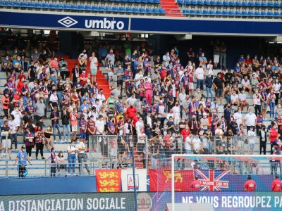 Les supporters du Malherbe Normandy Kop vont se sentir seuls au monde dans un stade limité à 1 000 personnes, c'est pourquoi ils refusent la proposition du club.