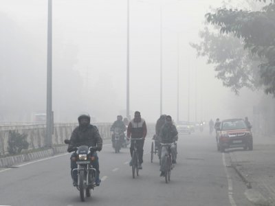 Brouillard de pollution à Amritsar en décembre 2019, en Inde - NARINDER NANU [AFP/Archives]