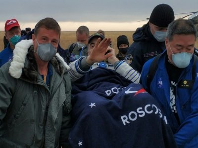 L'astronaute américain Chris Cassidy peu après son retour sur Terre le 22 octobre 2020 à Zhezkazgan, au Kazakhstan - Handout [Rosaviatsiya/AFP]