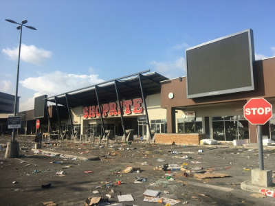 Un centre commercial pillé le 22 octobre 2020 à Lagos - Sophie BOUILLON [AFP]