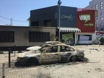 Une zone commerciale pillée à Lagos le 22 octobre 2020 - Sophie BOUILLON [AFP]