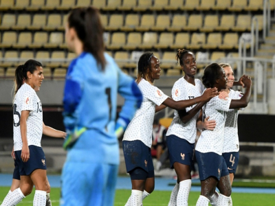 Les joueuses de l'équipe de France de football célèbrent l'un de leurs sept buts contre la Macédoine du Nord à Skopje le 22 septembre 2020 - Robert ATANASOVSKI [AFP/Archives]