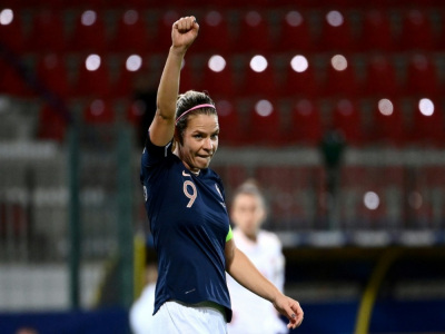 L'attaquante des Bleues, Eugénie Le Sommer, auteure d'un quadruplé lors du match de qualification à l'Euro-2022 face à la Macédoine du Nord, à Orléans, le 23 octobre 2020 - FRANCK FIFE [AFP]