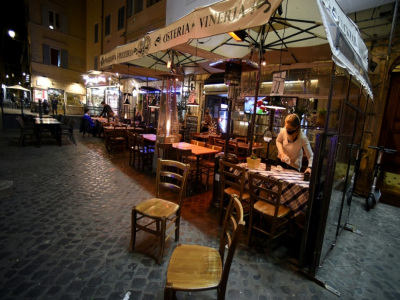 Fermeture d'un bar à Rome le 23 octobre 2020 - Filippo MONTEFORTE [AFP]