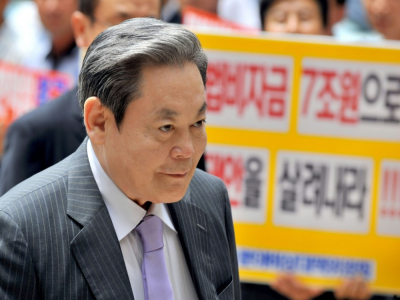 Lee Kun-hee avant une audience devant le tribunal à Séoul, le 1er juillet 2008 - JUNG YEON-JE [AFP/Archives]